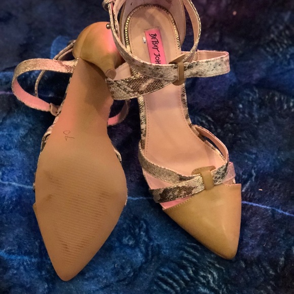 Betsey Johnson taupe 9.5 heels 👠. NWOB - Picture 6 of 7